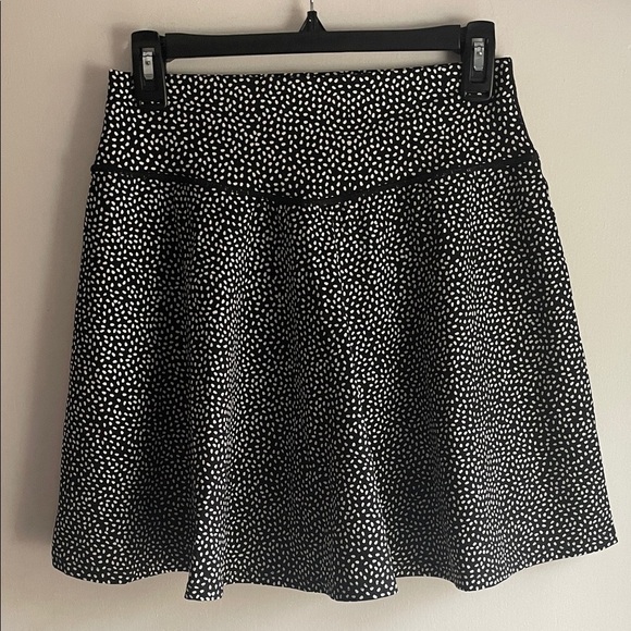 Buffbunny Collection Pants - NWOT BuffBunny Succulent Active Skirt/Skort Polka Dot Black and White L